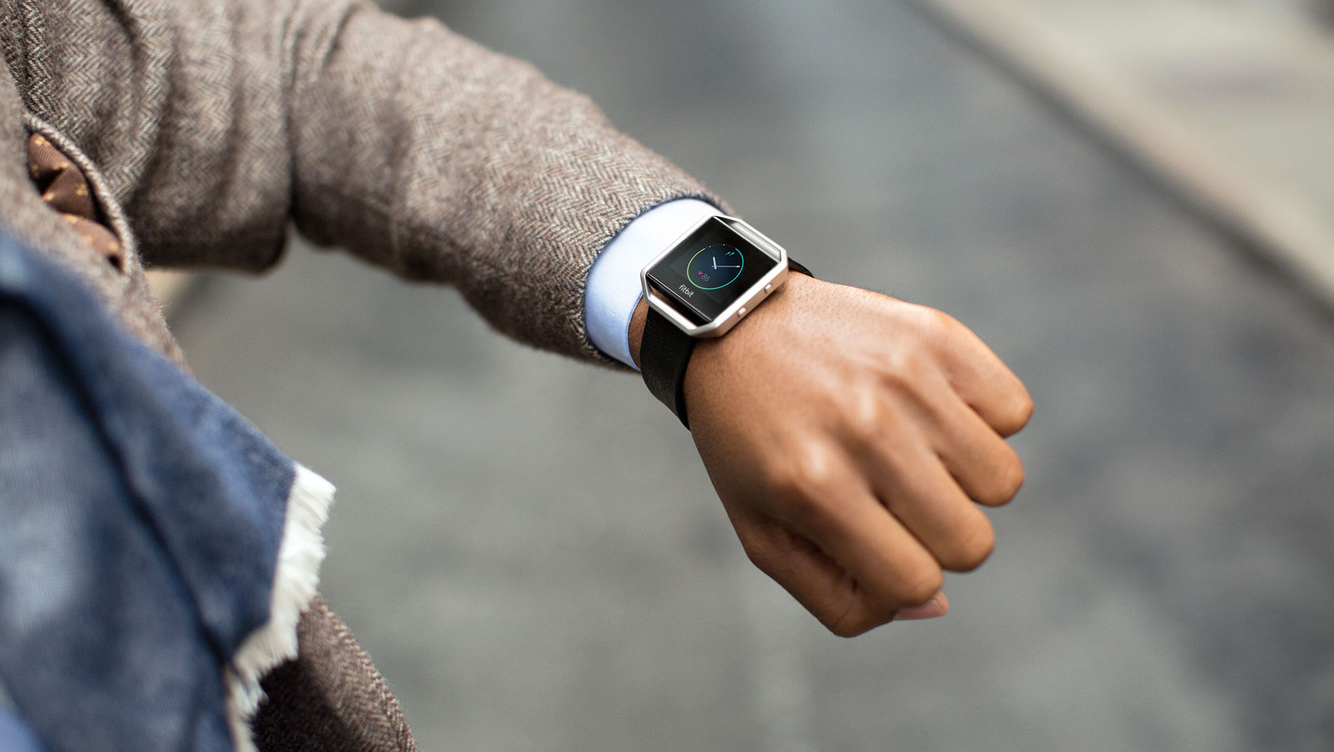 does the fitbit blaze play music